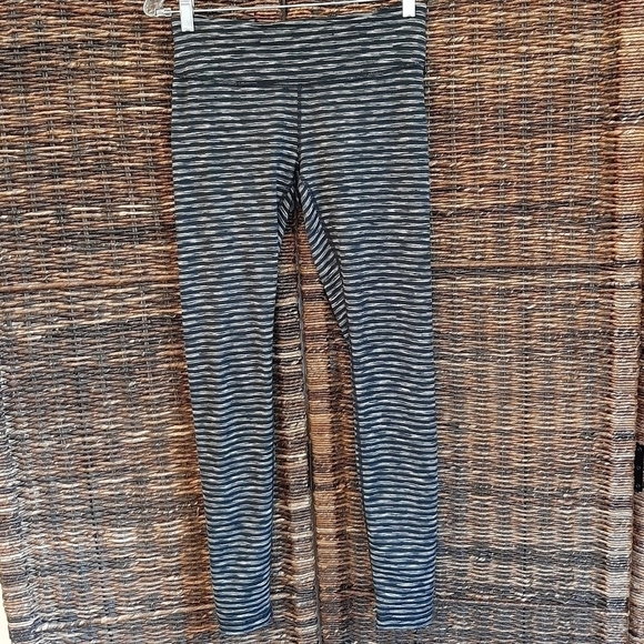 Zella Striped Leggings Small Black Grey Spacedye Stretch Athleisure Workout Gym - Picture 1 of 7